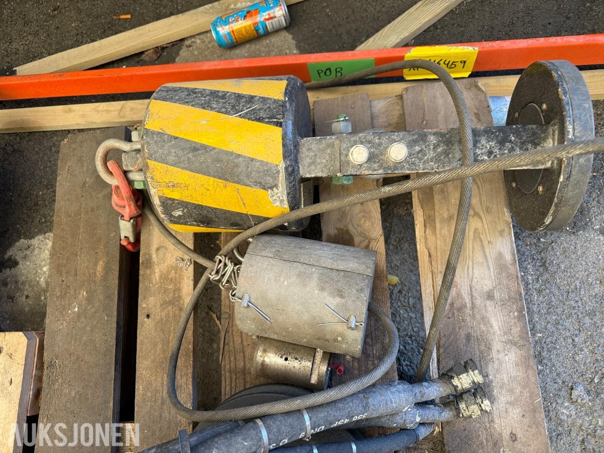 Hydraulisk løftevinsj med vaier – trekker 2,5 tonn